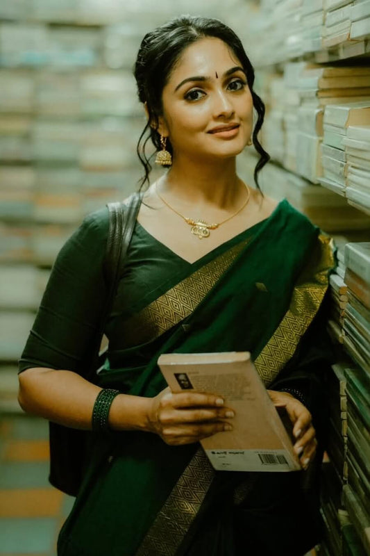 Comely Dark Green Cotton Silk Saree With Wonderful Blouse Piece