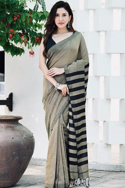 Susurrous Grey Cotton Silk Saree With Smashing Blouse Piece