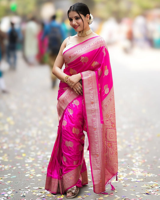 Gratifying Dark Pink Soft Silk Saree With Energetic Blouse Piece