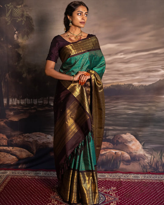 Flameboyant Rama Soft Silk Saree With Staggering Blouse Piece