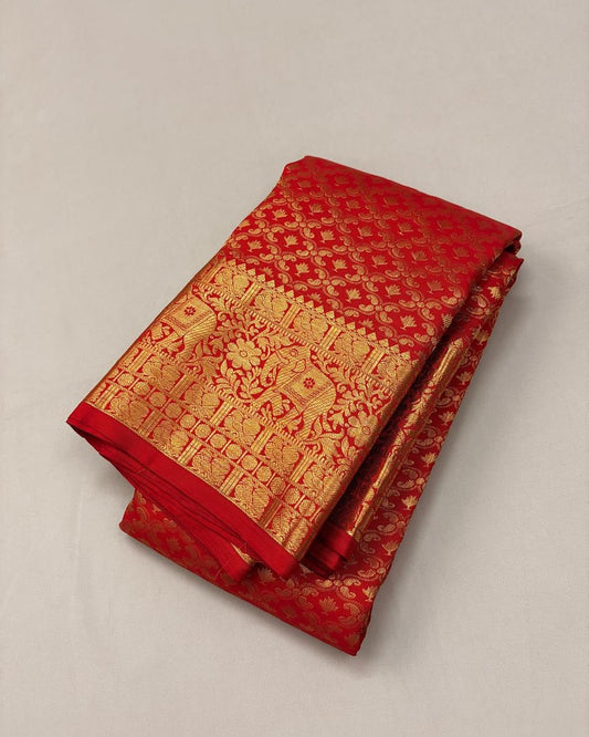 Splendorous Red Soft Banarasi Silk Saree With Appealing Blouse Piece