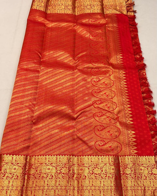 Splendorous Red Soft Banarasi Silk Saree With Appealing Blouse Piece
