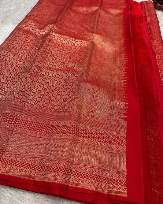 Ineffable Red Soft Banarasi Silk Saree With Piquant Blouse Piece