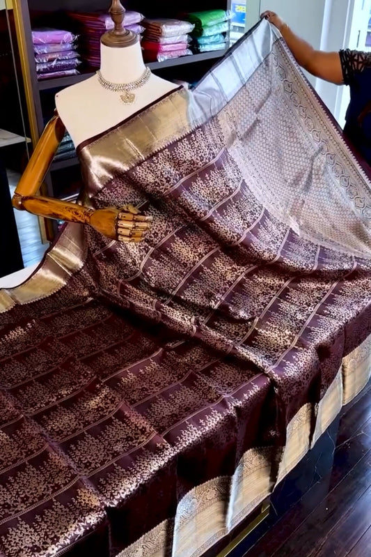Imbrication Wine Soft Banarasi Silk Saree With Mesmerising Blouse Piece