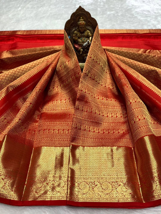 Exceptional Red Soft Banarasi Silk Saree With Pulsating Blouse Piece