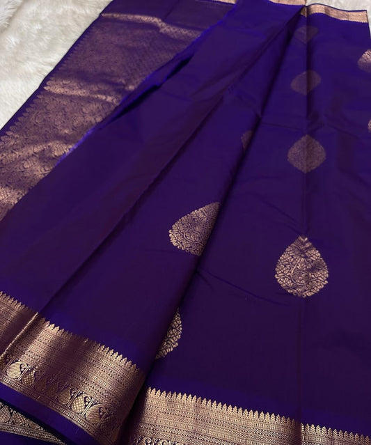 Breathtaking Purple Pure Zari Weaving Banarasi Silk Saree With Blooming Blouse Piece