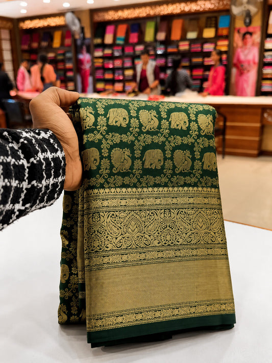 Smart Dark Green Pure Banarasi Silk Saree With Demure Blouse Piece