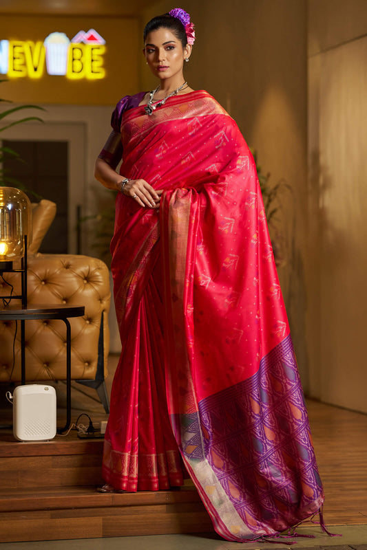 Incomparable Dark Pink Pure Zari Weaving Banarasi Silk Saree With Felicitous Blouse Piece