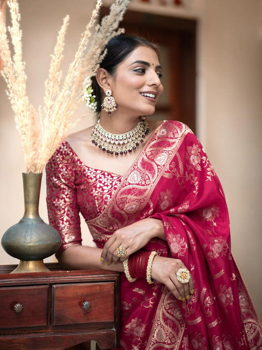 Snazzy Dark Pink Soft Silk Saree With Chatoyant Blouse Piece