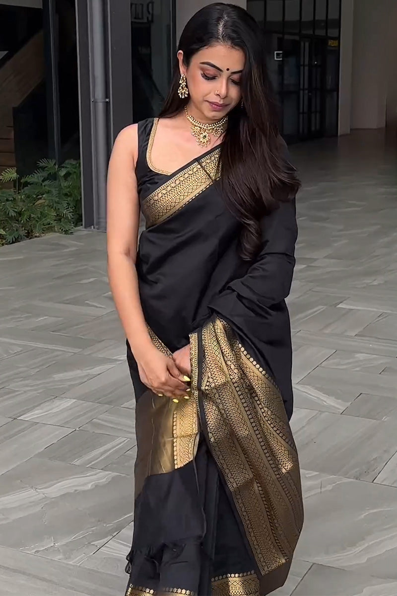 Black Embellished Silk Blend Saree With Unstitched Blouse Piece