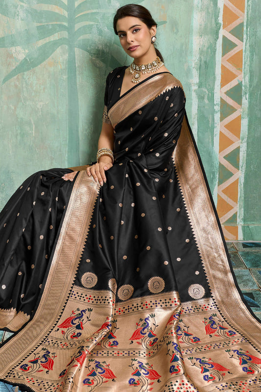 Staggering Black Paithani Silk Saree With Delightful Blouse Piece