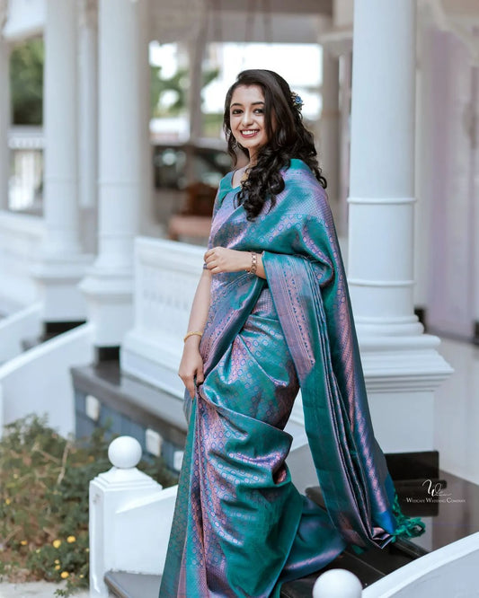 Effervescent Firozi Soft Silk Saree With Efflorescence Blouse Piece