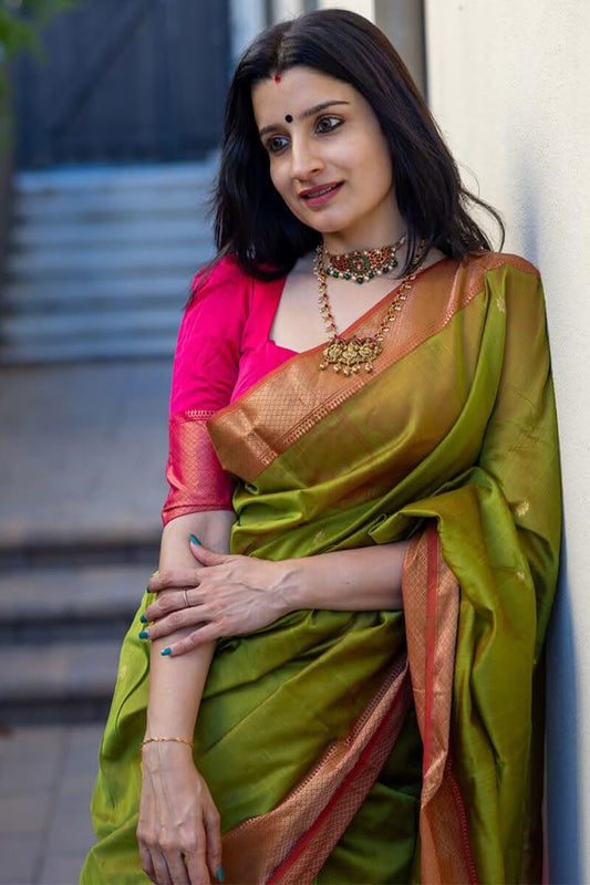 Luxuriant Green Soft Silk Saree With Fragrant Blouse Piece
