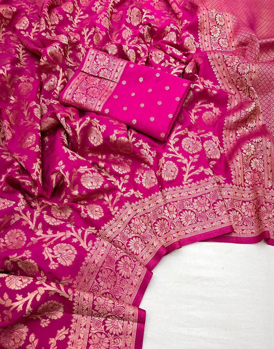 Staring Dark Pink Soft Banarasi Silk Saree With Charming Blouse Piece