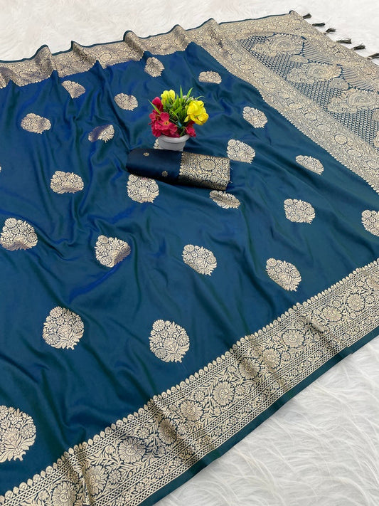 Super classy Rama Pure Zari Weaving Banarasi Silk Saree With Enthralling Blouse Piece