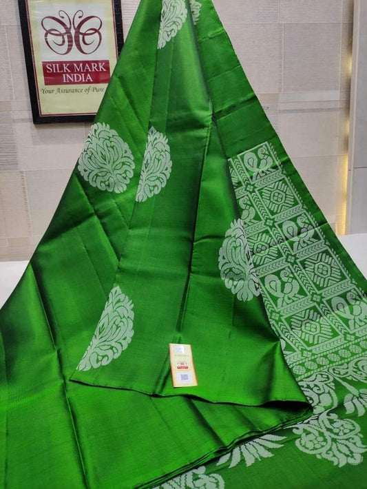 Prettiest Green Soft Silk Saree With Stunner Blouse Piece