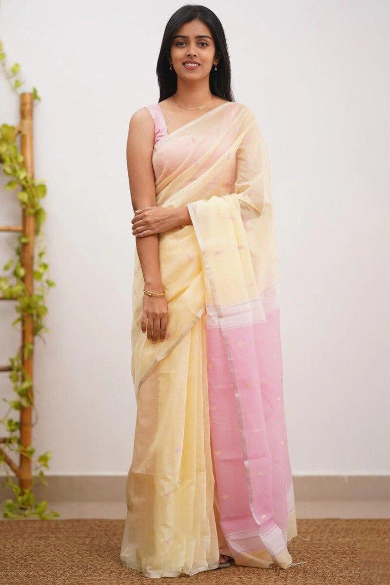 Vestigial Yellow Cotton Silk Saree With Deserving Blouse Piece