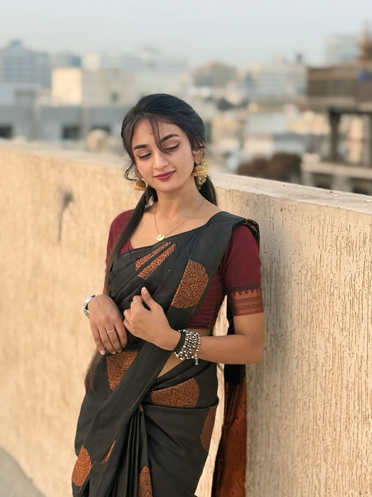 Dazzling Black Soft Silk Saree With Flamboyant Blouse Piece