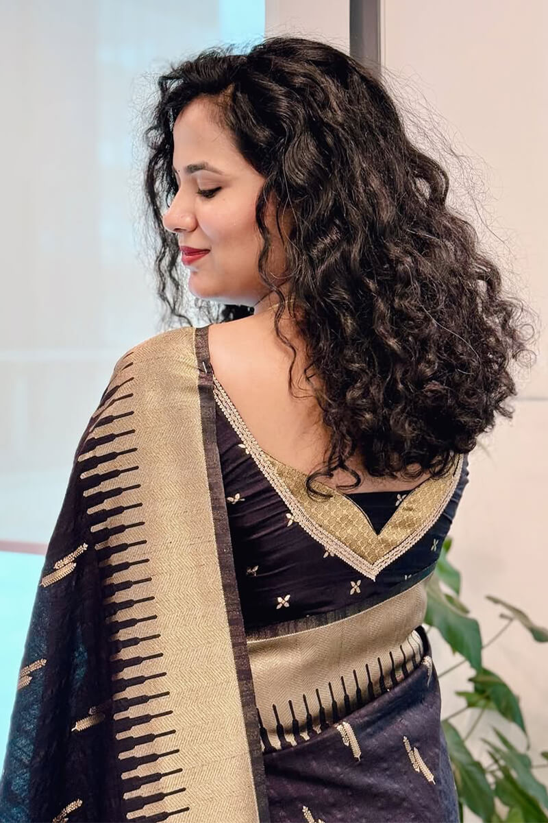 Redolent Black Soft Silk Saree With Beautiful Blouse Piece