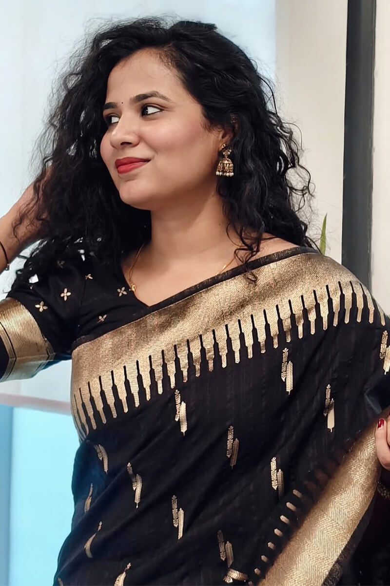 Redolent Black Soft Silk Saree With Beautiful Blouse Piece