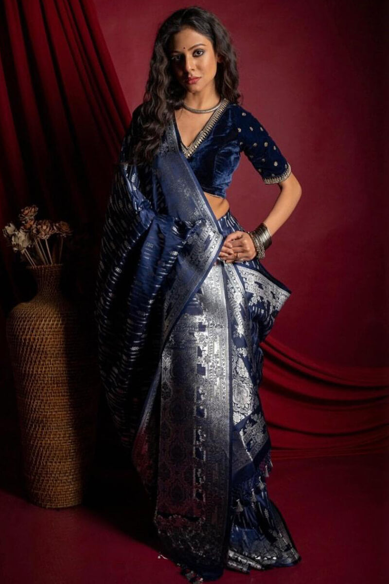 Groovy Navy Blue Soft Silk Saree With Scrupulous Blouse Piece