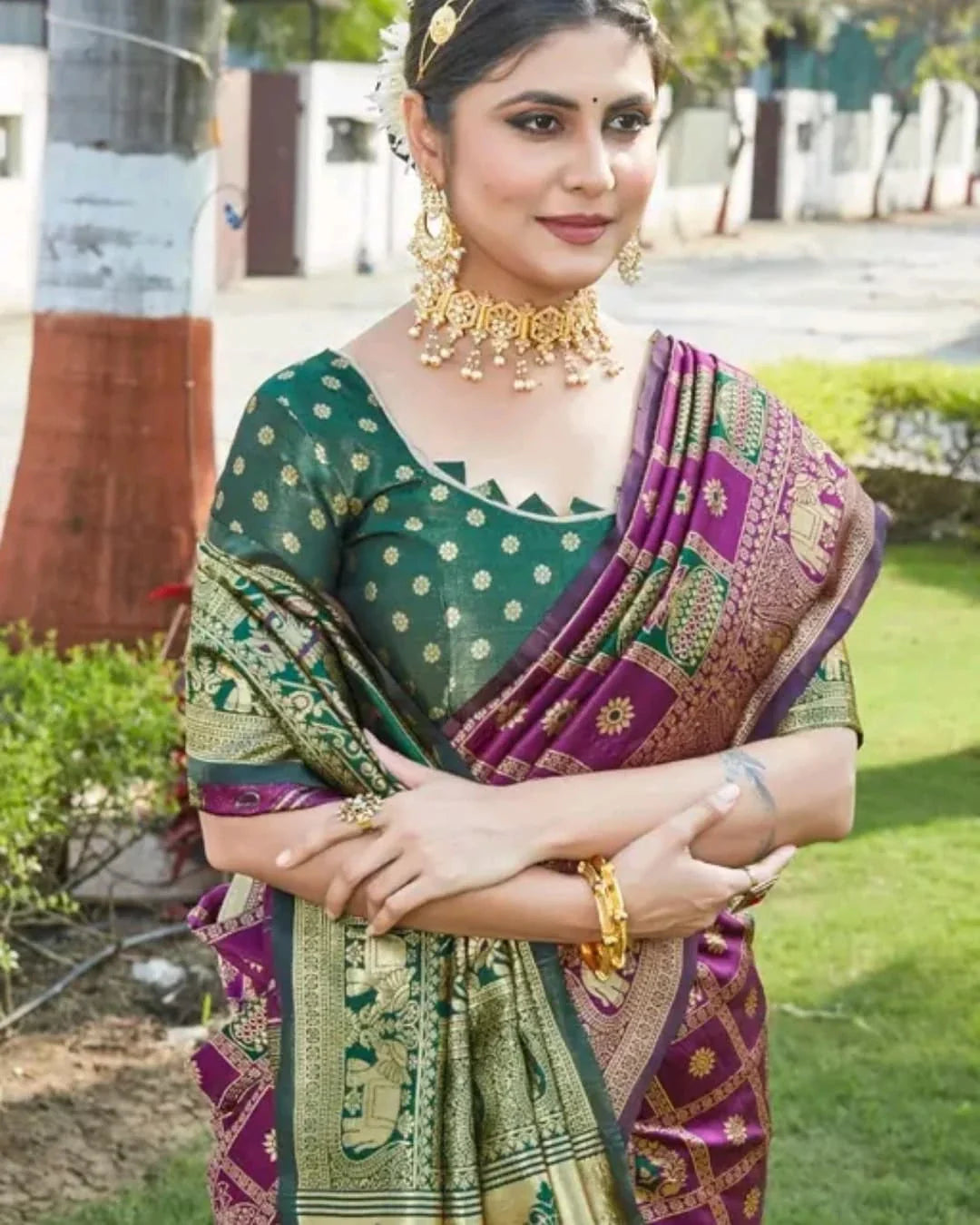 Lassitude Purple Soft Silk Saree With Arresting Blouse Piece