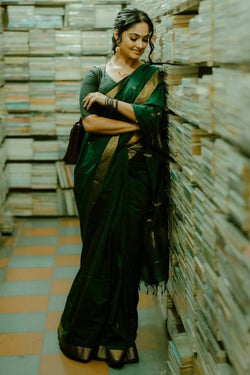 Comely Dark Green Cotton Silk Saree With Wonderful Blouse Piece