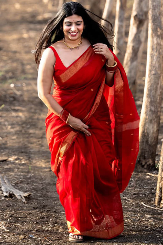 Entrancing Red Cotton Silk Saree With Delectable Blouse Piece