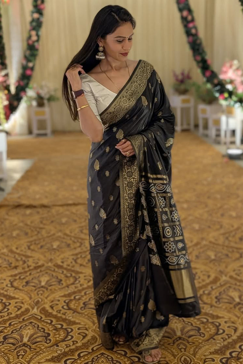 Aplomb Black Soft Silk Saree With Snappy Blouse Piece