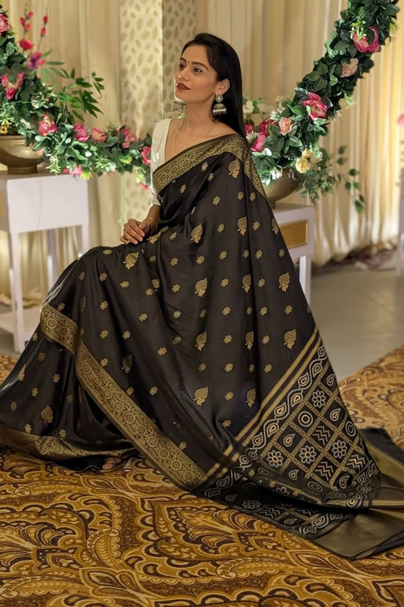 Aplomb Black Soft Silk Saree With Snappy Blouse Piece