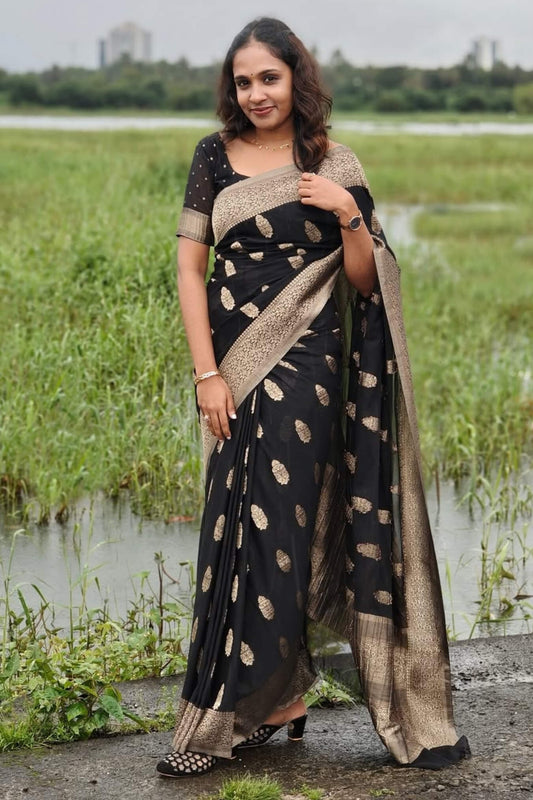 Phenomenal Black Soft Silk Saree With Pleasant Blouse Piece