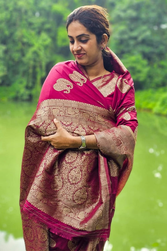 Elaborate Dark Pink Soft Silk Saree With Susurrous Blouse Piece
