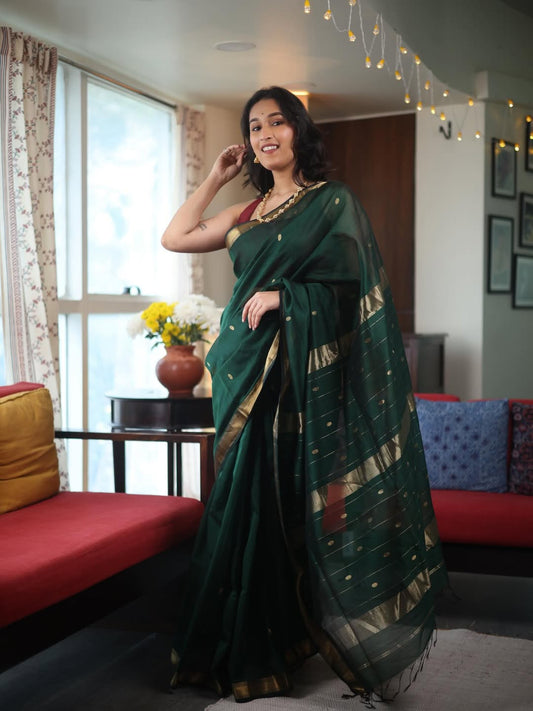 Demure Dark Green Cotton Silk Saree With Flaunt Blouse Piece