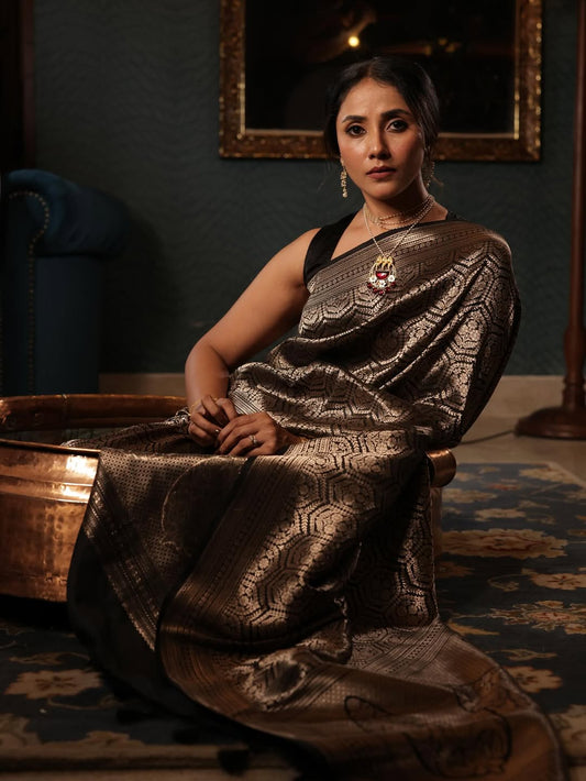 Classy Black Soft Silk Saree With Exuberant Blouse Piece