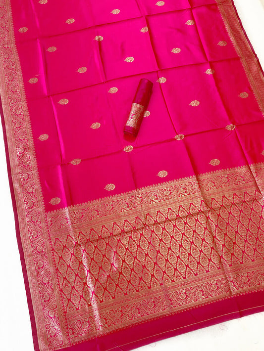 Fugacious Dark Pink Soft Silk Saree With Stunner Blouse Piece