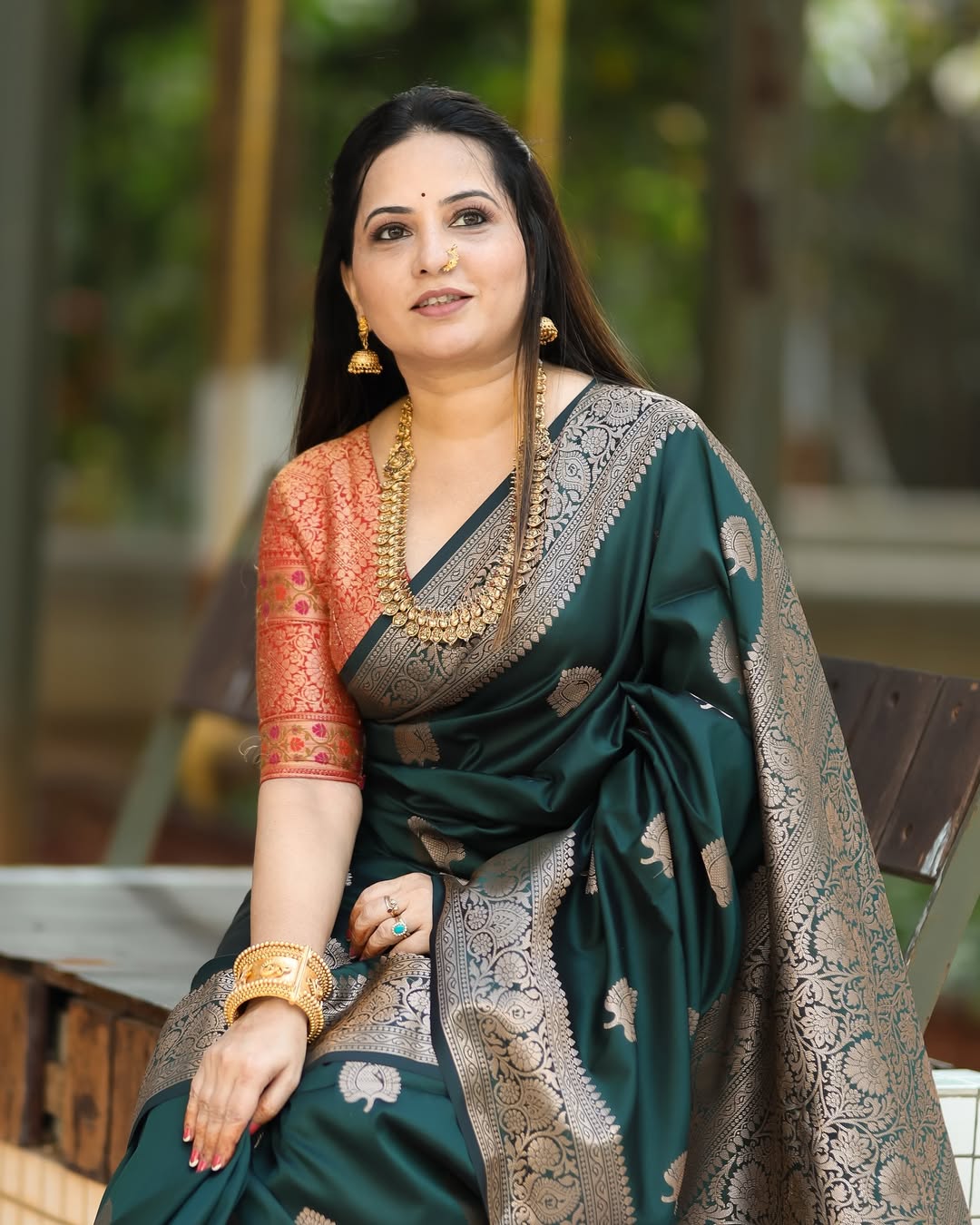 Refreshing Dark Green Soft Silk Saree With Gleaming Blouse Piece