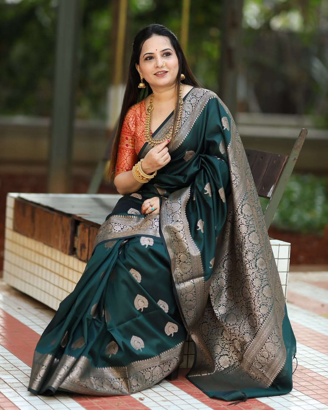 Refreshing Dark Green Soft Silk Saree With Gleaming Blouse Piece