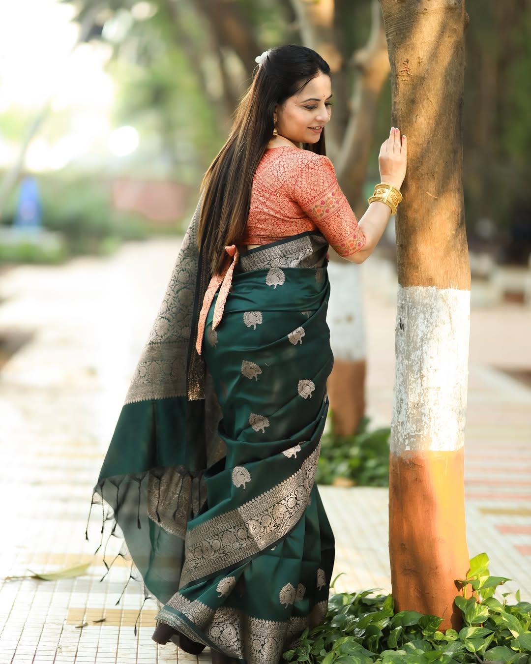 Refreshing Dark Green Soft Silk Saree With Gleaming Blouse Piece
