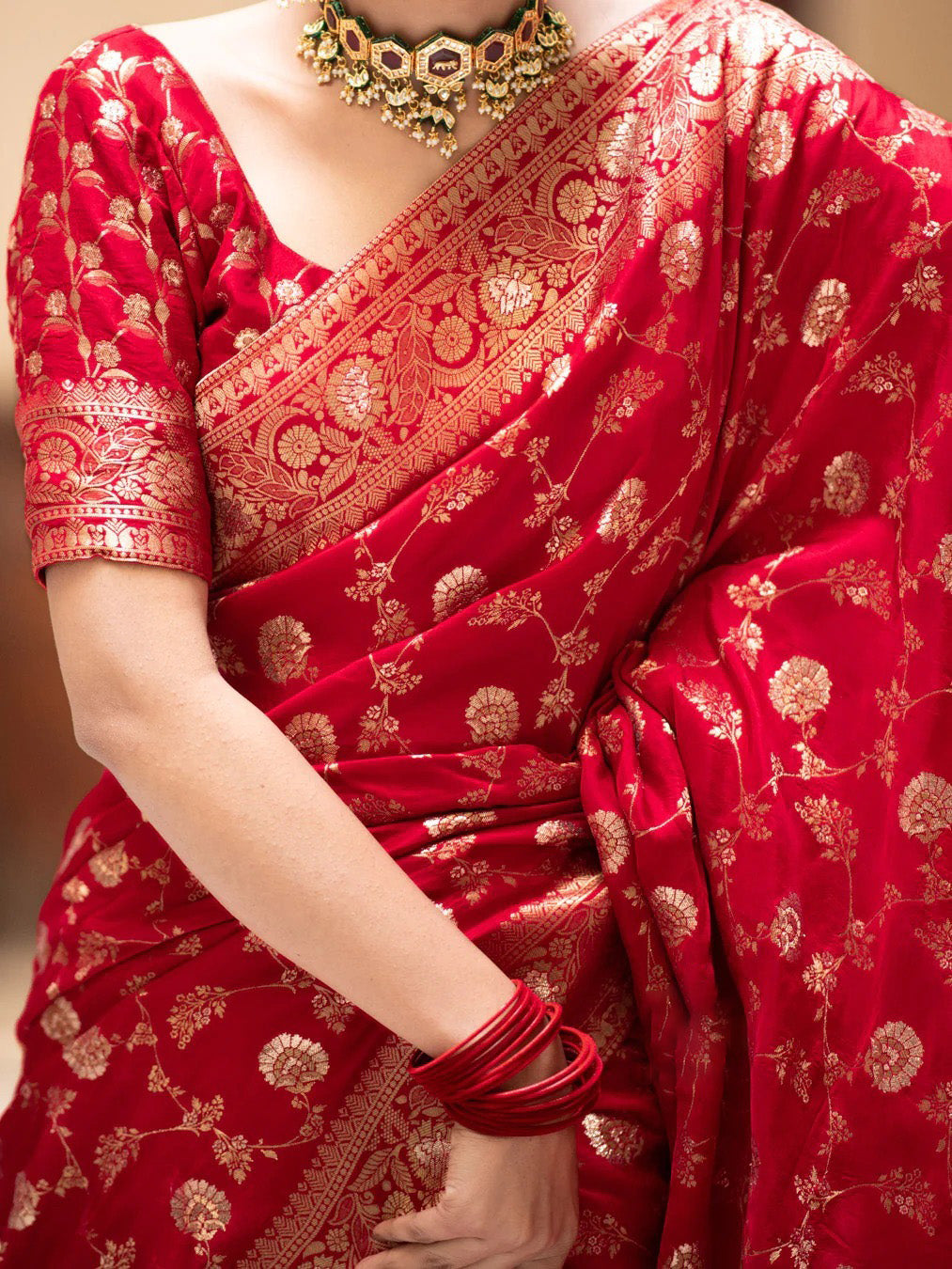 Forbearance Red Soft Silk Saree With Engrossing Blouse Piece