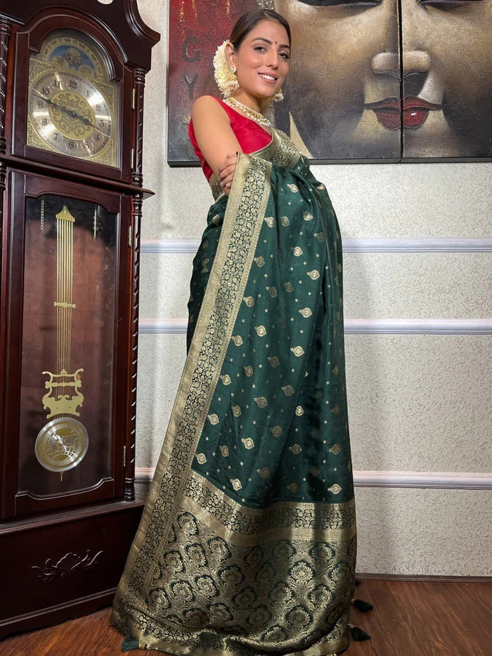 Majesty Dark Green Soft Silk Saree With Sensational Blouse Piece