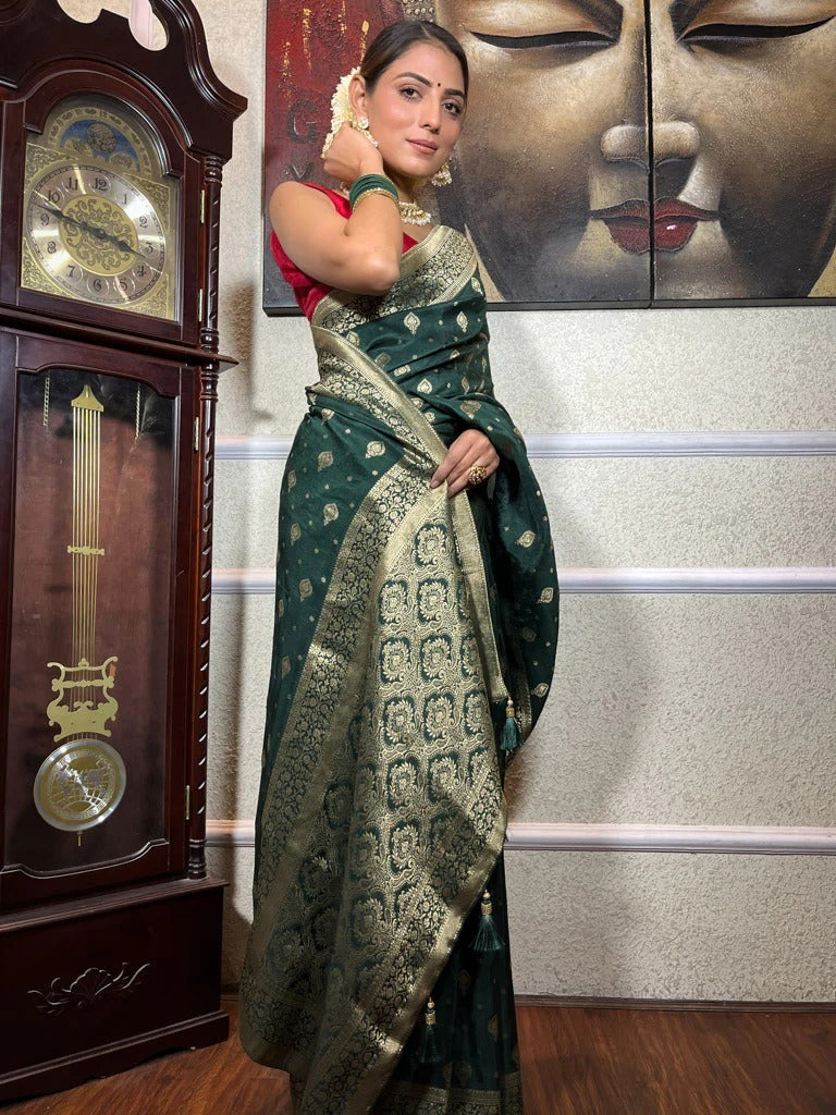 Majesty Dark Green Soft Silk Saree With Sensational Blouse Piece