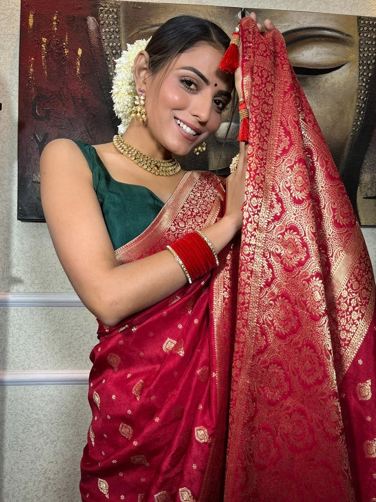 Sophisticated Red Soft Silk Saree With Fugacious Blouse Piece