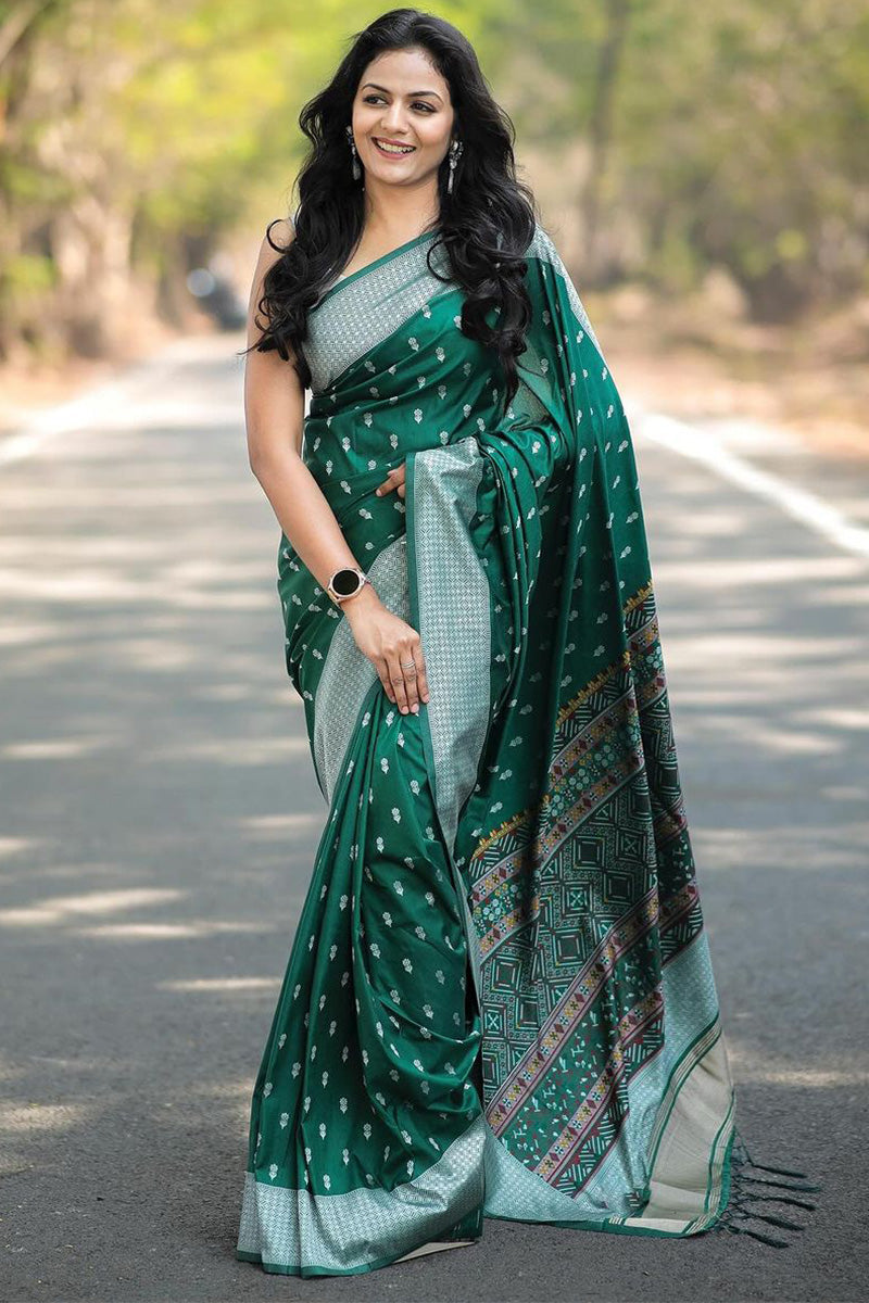 Unique Green Cotton Silk Saree With Dazzling Blouse Piece