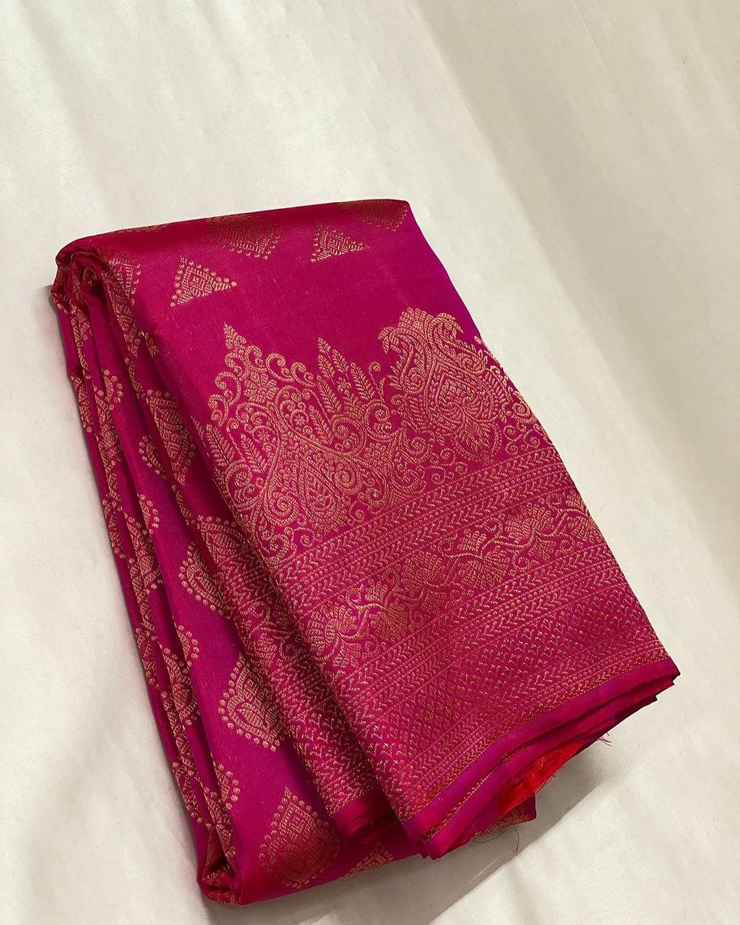 Arresting Dark Pink Soft Silk Saree With Glowing Blouse Piece