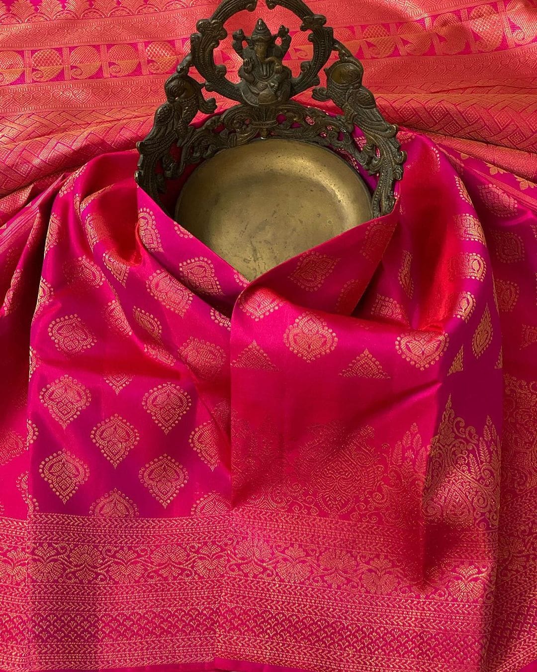 Arresting Dark Pink Soft Silk Saree With Glowing Blouse Piece