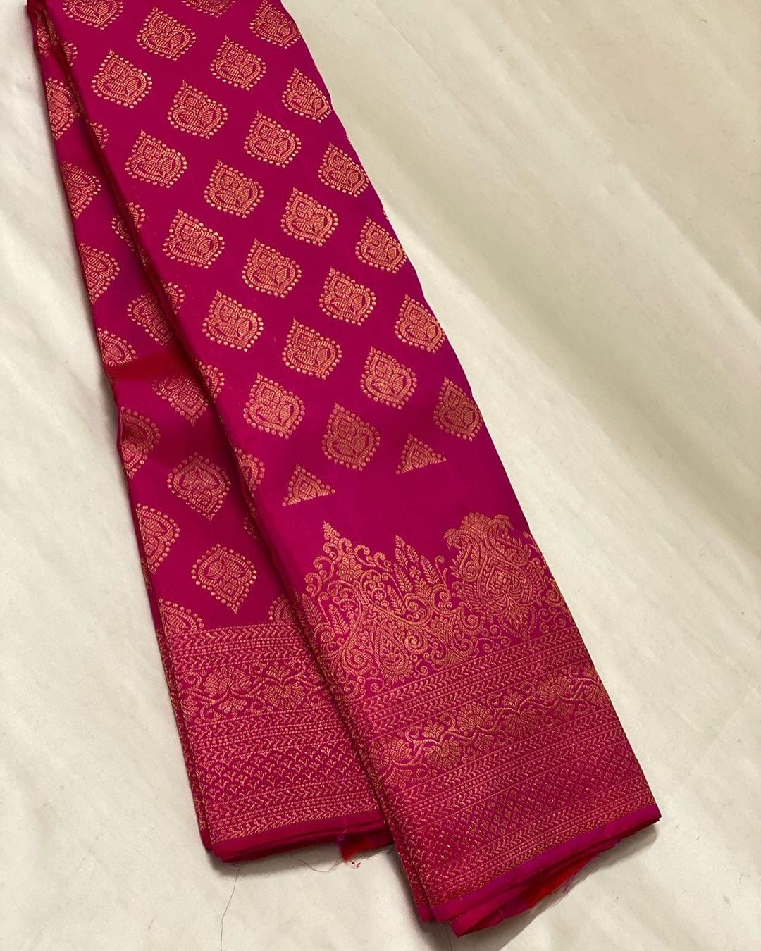 Arresting Dark Pink Soft Silk Saree With Glowing Blouse Piece