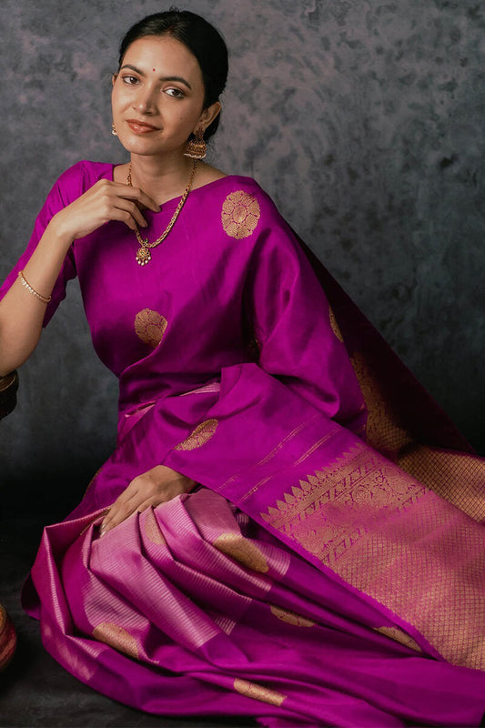 Skinny Magenta Soft Silk Saree With Charming Blouse Piece