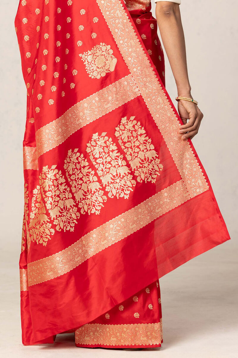 Exquisite Red Soft Silk Saree With Ethereal Blouse Pieced