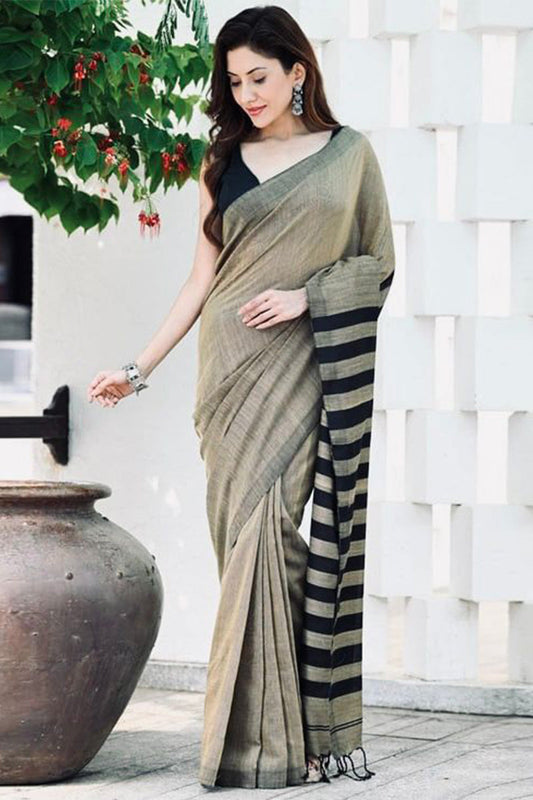 Susurrous Grey Cotton Silk Saree With Smashing Blouse Piece