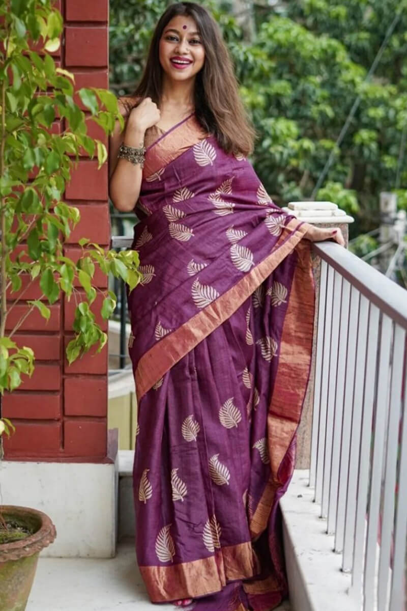 Delectable Purple Linen Silk Saree With Susurrous Blouse Piece